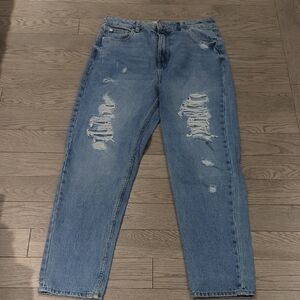 Refuge Women's Relaxed fit Distressed Mom Denim Jeans - Size 5 Like New